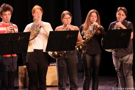 A me slišiš Pet čevljev merim, palcev pet (19)